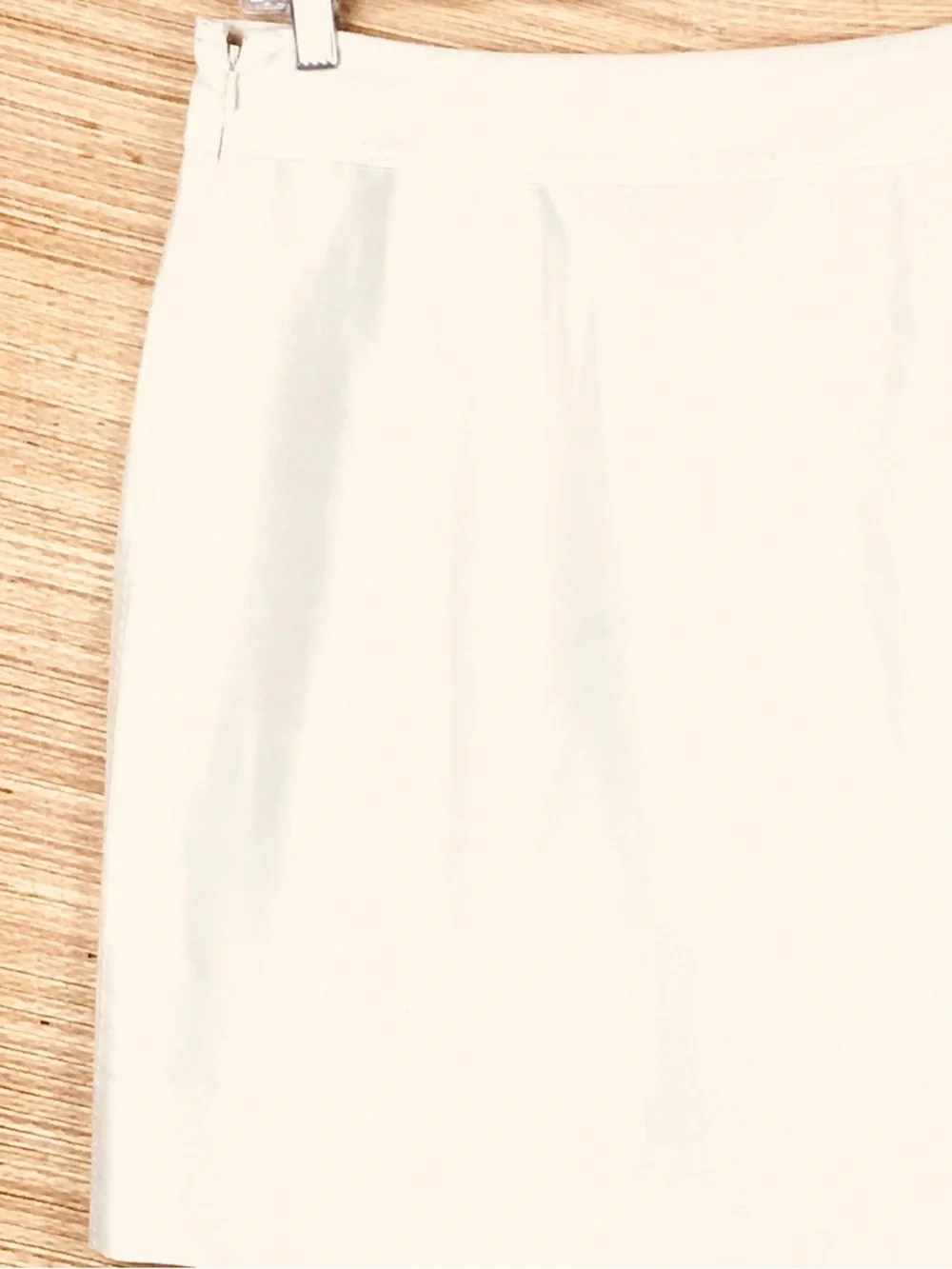 Tory Burch Cream 100% Silk Mini Skirt Gold Double T Logo Buckle Size 2